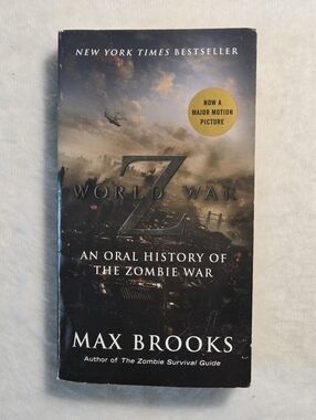 📕World War Z by Max Brooks Mass Market Paperback Book